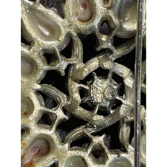 Unusual CORO Pegasus Pink Molded Glass Gold Tone F - Picture 2 of 9